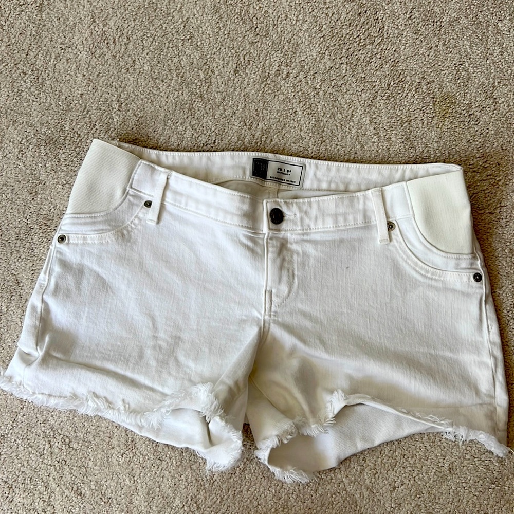 Gap white maternity jean shorts size 28/6r with side panel